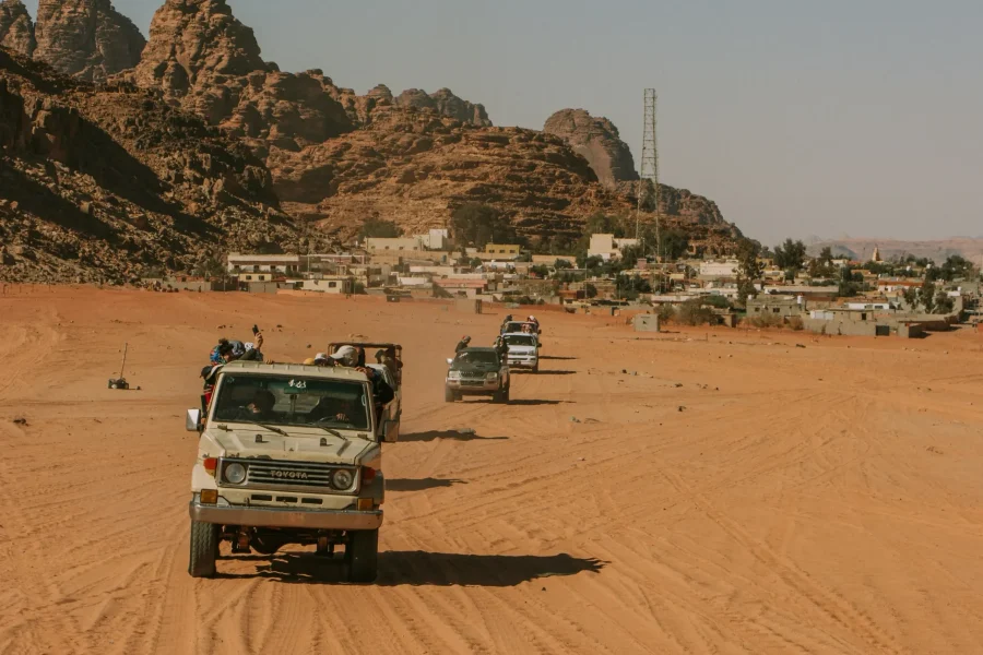 Avventura in jeep safari nel Parco Nazionale di Nabq con giro sul cammello e cena